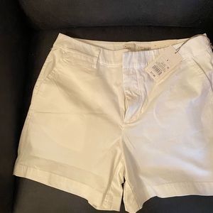 Women’s white shorts, nwt